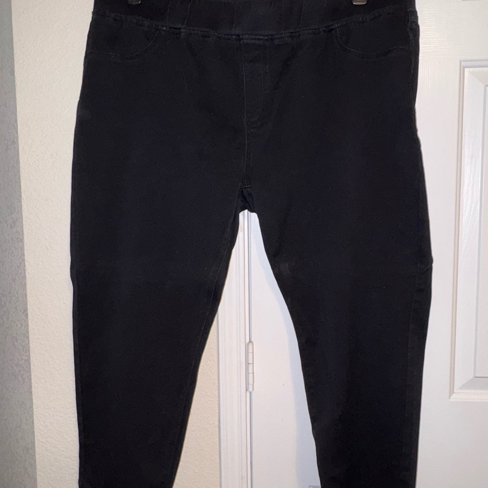 Avenue Women's Classic Black Skinny Jeans